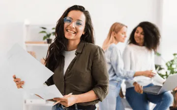 O que cobre o seguro de vida estagiário? Na imagem, estagiários protegidos com esse seguro.