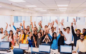 Seguro de vida para empresas: como funciona? Na imagem, representação de blocos em alusão à importância do seguro de vida em grupo.