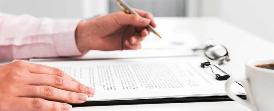 Quando exigir garantia contratual? Na imagem, contrato em alus&atilde;o ao seguro garantia de obriga&ccedil;&otilde;es fiscais, que  serve para assegurar o cumprimento do contrato 