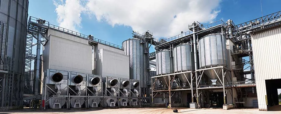 Como contratar seguros industriais? Na imagem, vemos maquin&aacute;rios de ind&uacute;stria em representa&ccedil;&atilde;o ao seguro que protege contra danos que possam paralisar a produ&ccedil;&atilde;o 