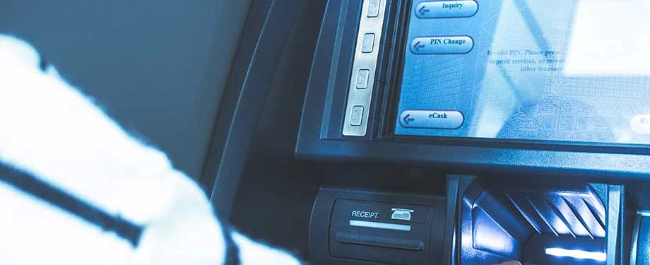 Como funciona o seguro global? Na imagem, caixa eletr&ocirc;nico representa import&acirc;ncia do seguro que protege valores nos cofres banc&aacute;rios 