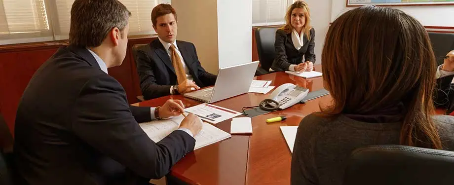 Quem tem direito ao CARF? Na imagem, vemos conselheiros do CARF tomando decisão, que pode ser acompanhada pelo portal e-processo