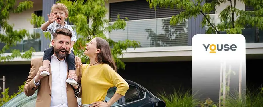 Qual a seguradora por trás da Youse? Na imagem, família feliz contratou seguro residencial da Youse