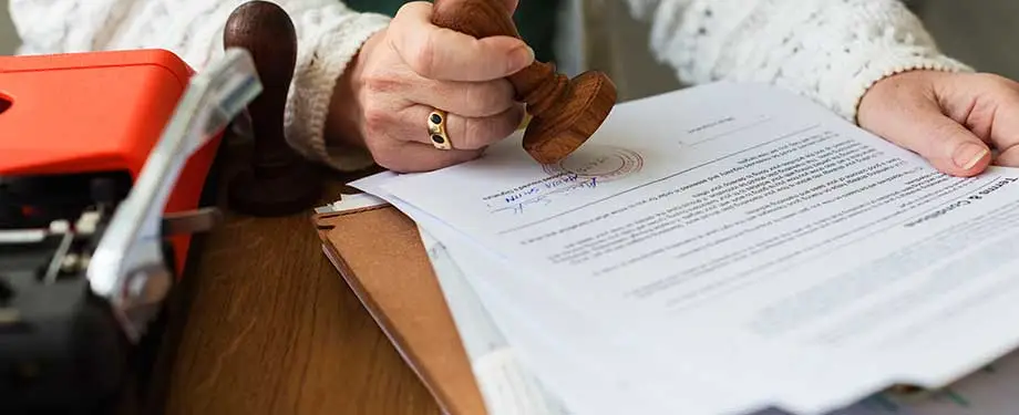 Quando é cabível execução provisória? Na imagem, documento carimbado em alusão à possibilidade de execução provisória em processos judiciais