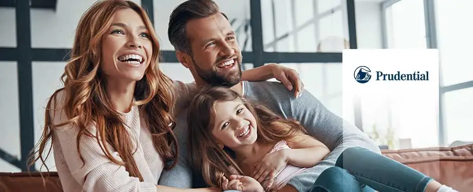 Como funciona o seguro Prudencial? Na imagem, família sorridente representa que a Prudential é confiável