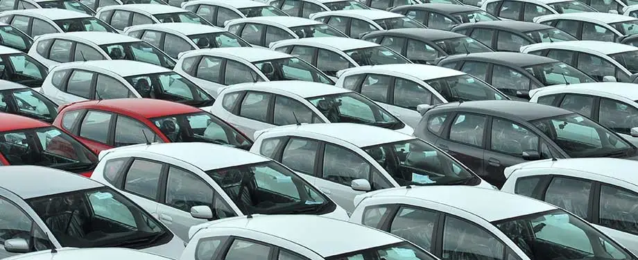Quais veículos podem ser incluído no seguro frota? Na imagem, vemos frota de carros como exemplo de tipo de veículo que pode ser incluído no seguro frota