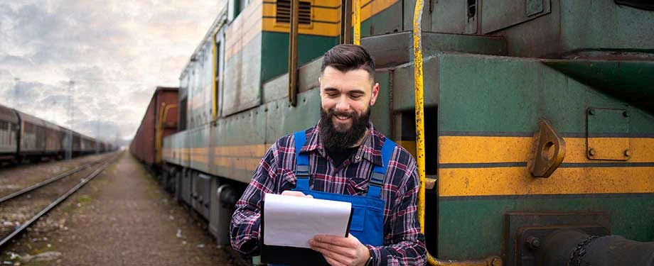 Quais as vantagens do seguro RCTF-C? Na imagem, transportador contrata seguro de carga de transporte ferroviário