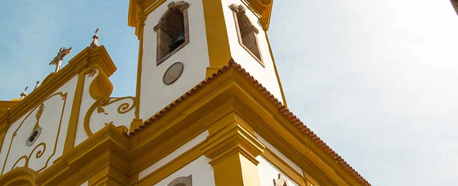 Qual a import&acirc;ncia de contratar o seguro para igreja? Na imagem, fachada da igreja em alus&atilde;o ao seguro que protege o patrim&ocirc;nio material da institui&ccedil;&atilde;o 