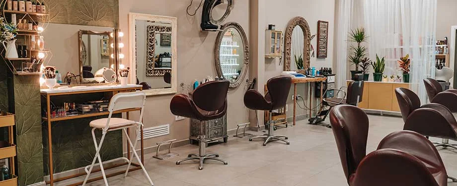 Quanto custa um seguro sal&atilde;o de beleza? Na imagem, sal&atilde;o de beleza protegido por seguro, cujo valor depende de fatores como localiza&ccedil;&atilde;o, faturamento do neg&oacute;cio, hist&oacute;rico de reclama&ccedil;&otilde;es, coberturas, entre outros 